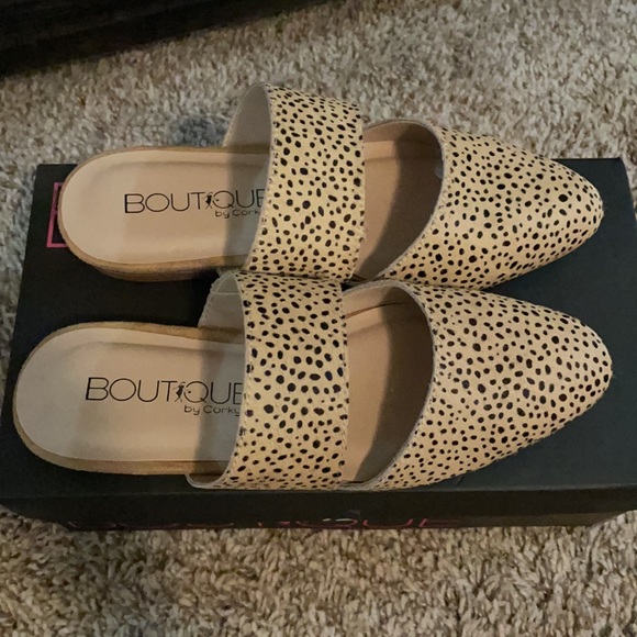 Sandals - Picture 2 of 3